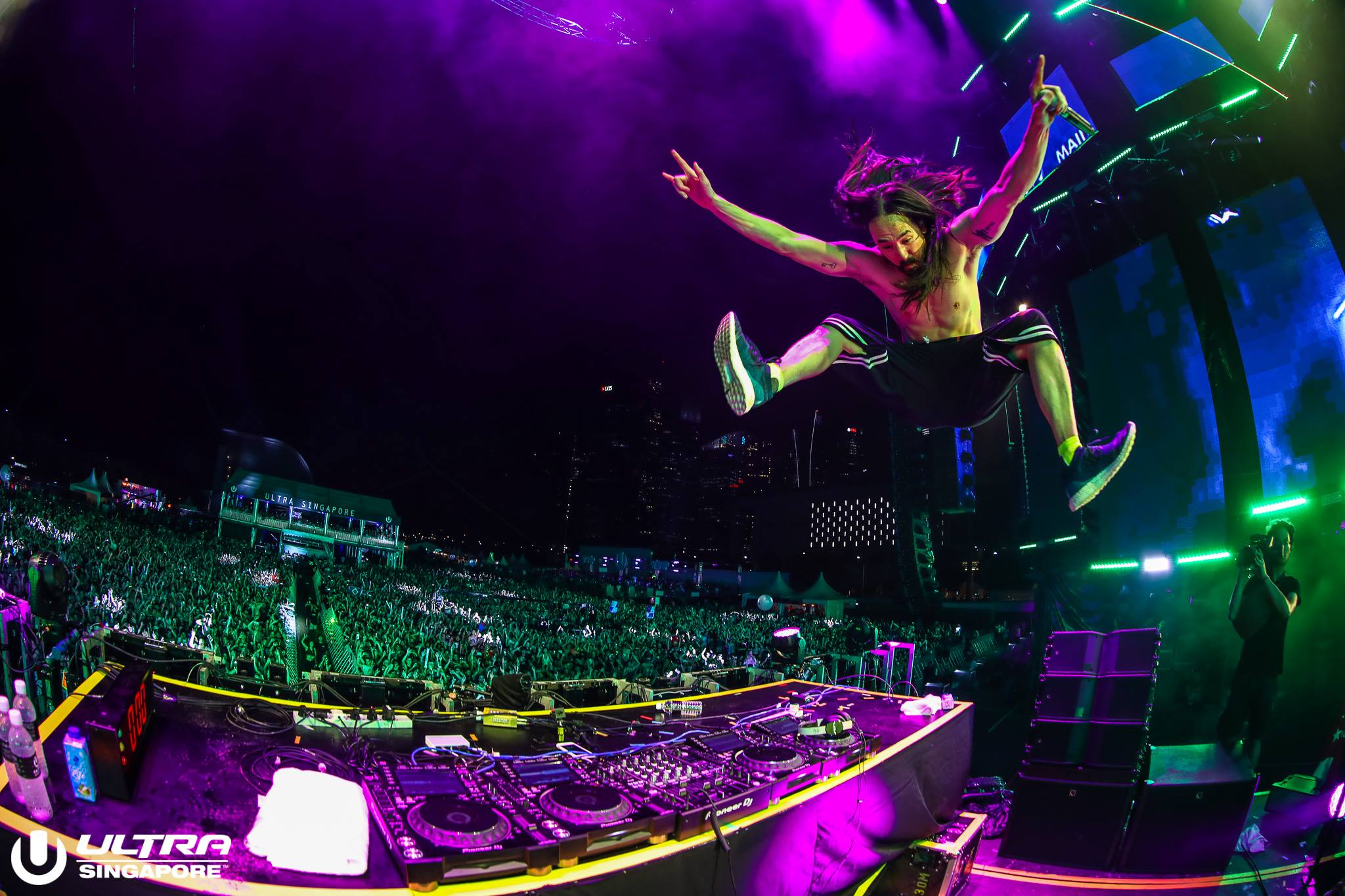 Ultra Singapore A DJ having so much fun and it's pretty contagious.